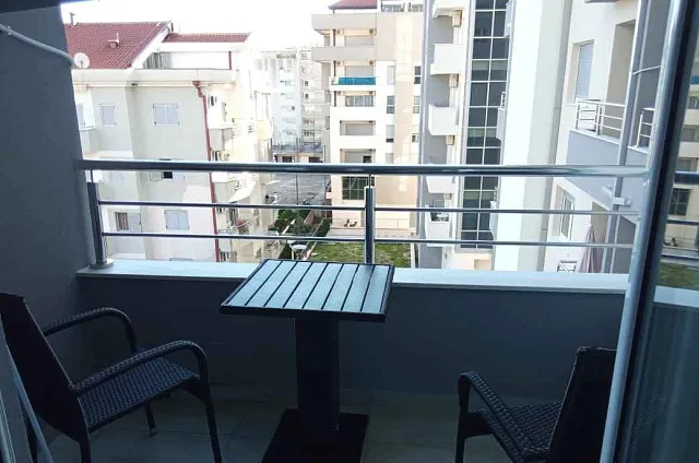 One-bedroom apartment with a jacuzzi in the living room, located in a modern building with an elevator — photo 12